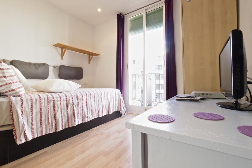 Sunny Apartments บาร์เซโลนา ภายนอก รูปภาพ