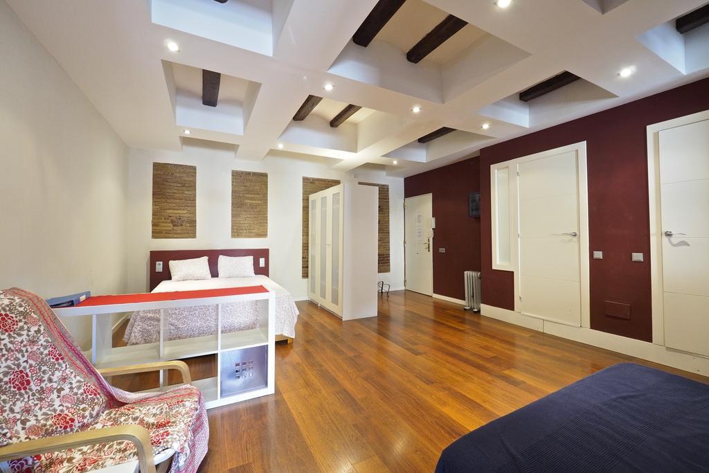 Sunny Apartments บาร์เซโลนา ภายนอก รูปภาพ