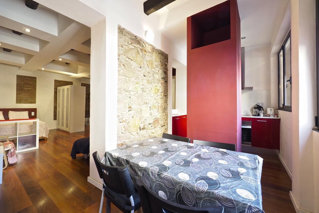 Sunny Apartments บาร์เซโลนา ภายนอก รูปภาพ