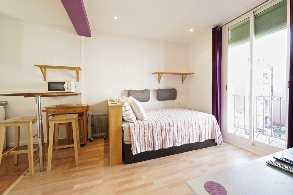 Sunny Apartments บาร์เซโลนา ภายนอก รูปภาพ